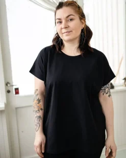 Ehta by Dream Circus Trikoopaidat Ja Colleget*t-paita Katri Musta
