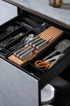 Fiskars Veitset Ja Leikkuulaudat*All Steel puinen veitsiteline vetolaatikkoon