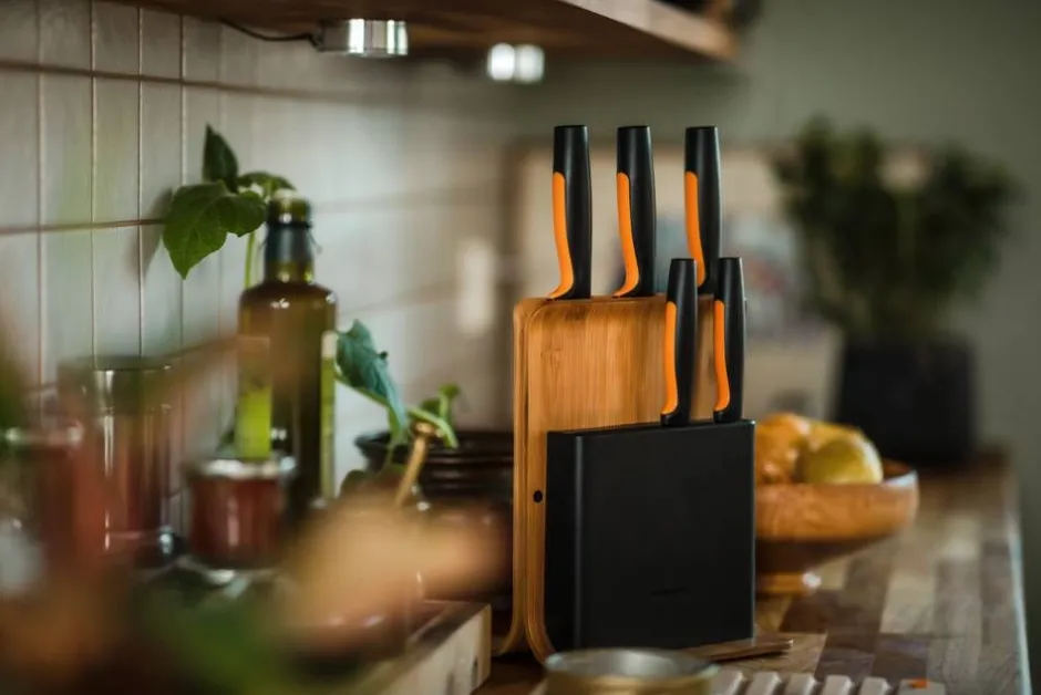 Fiskars Veitset Ja Leikkuulaudat*Functional Form veitsitukki bambu (sis. 5 veistä)