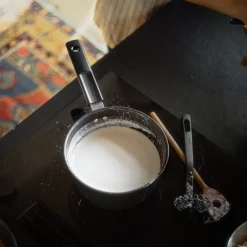 Fiskars Keittoastiat*Hard Face Kasari 2,5 l kannella