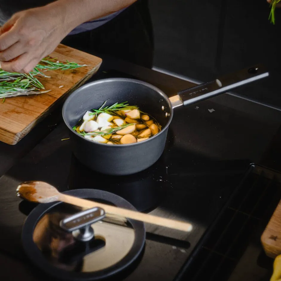 Fiskars Keittoastiat*Hard Face kasari 1,8 l kannella