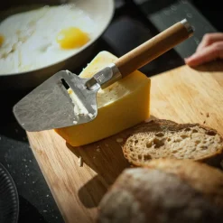 Fiskars Keittiötarvikkeet*Norden juustohöylä kovalle juustolle