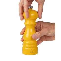 Peugeot Keittiötarvikkeet*Z-suolamylly Paris karkeudensäädöllä 18 cm Yellow Sa