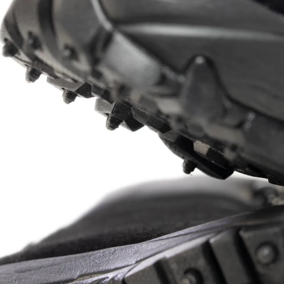 Pomar Nilkkurit*nastakengät Kaakkuri Spike 400 Black Suede / Nappa / Spike Sole
