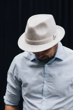 Salon lakkitehdas Hatut, Huivit Ja Käsineet*lierihattu Jouni Linen