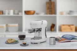 Smeg Kahvi Ja Kuumat Juomat*espressokeitin ECF02WHEU valkoinen