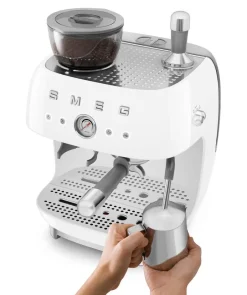 Smeg Kahvi Ja Kuumat Juomat*espressokeitin myllyllä EGF03WHEU valkoinen