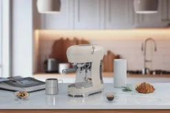 Smeg Kahvi Ja Kuumat Juomat*espressokone ECF02CREU kerma