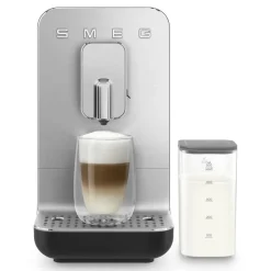 Smeg Kahvi Ja Kuumat Juomat*kahviautomaatti maitokannulla BCC13BLMEU, musta