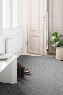 VM-Carpet Käytävämatot*Balanssi 98 tummanharmaa, 80*250m, kantti 5460